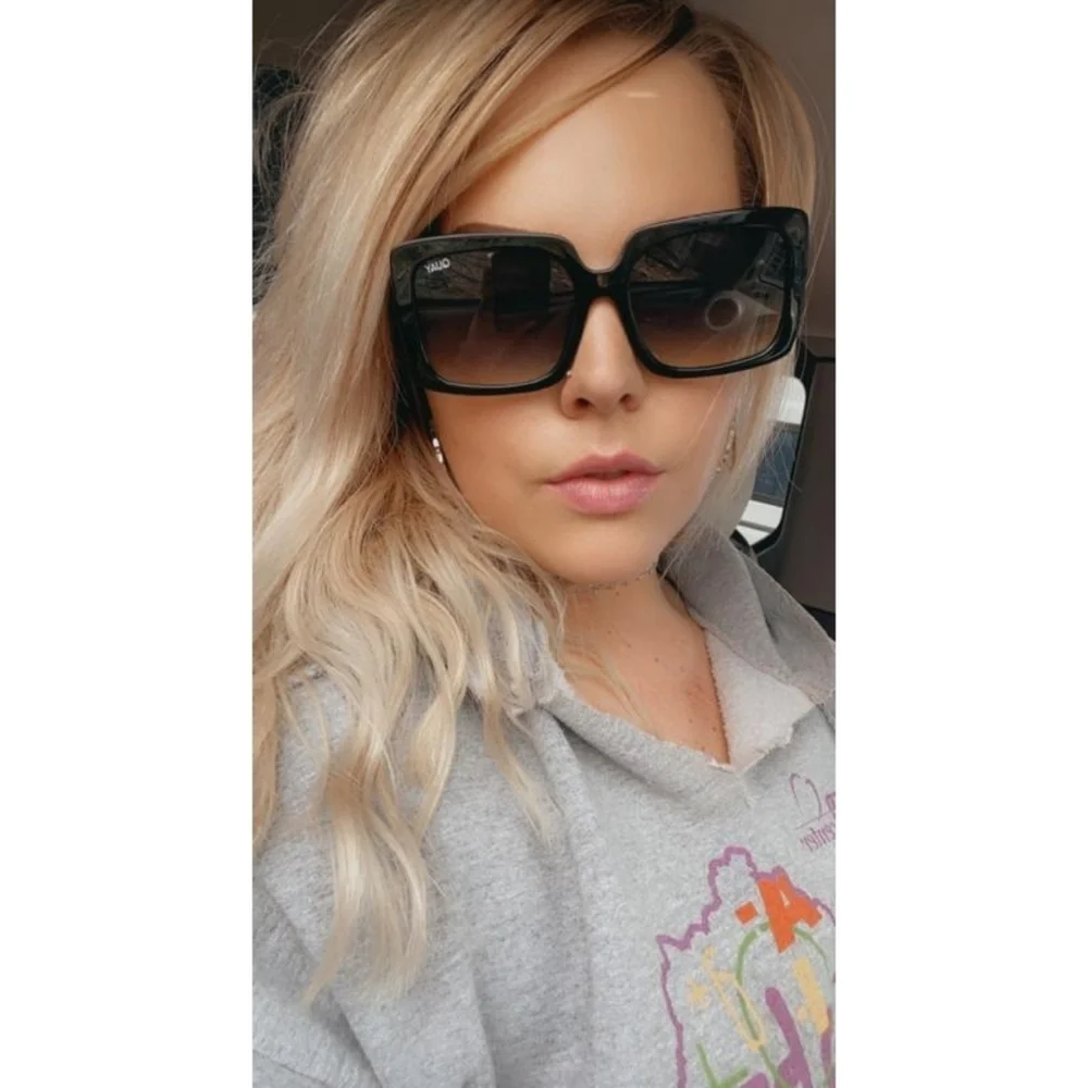 QUAY // ltd ed paris hilton collab oversized premium injection square sunglasses